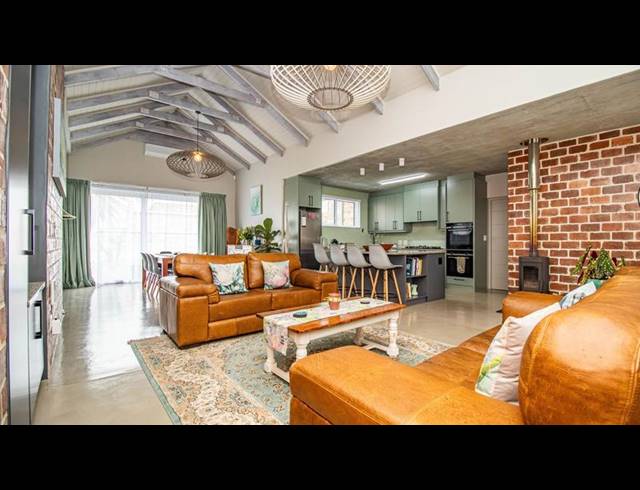 4 BEDROOM HOUSE FOR SALE IN SANDBAAI